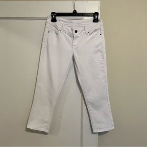 White jean cropped jeans in good used condition